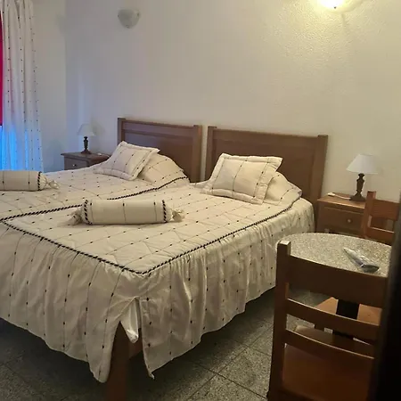 D Lina Local Panzió *
